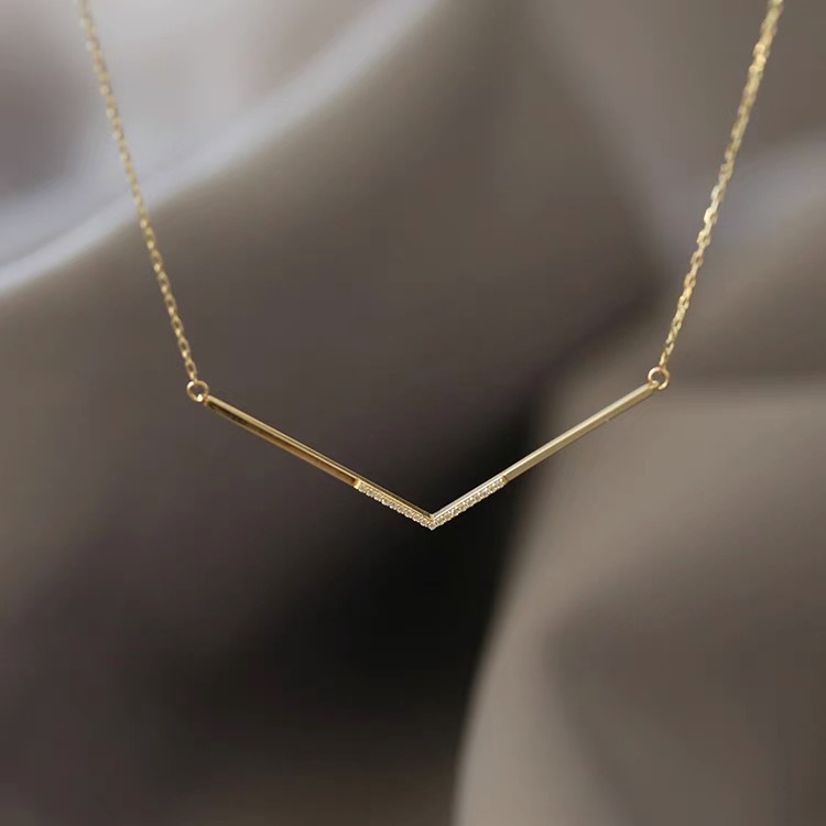 Sienna V Pendant Necklace - Image 3