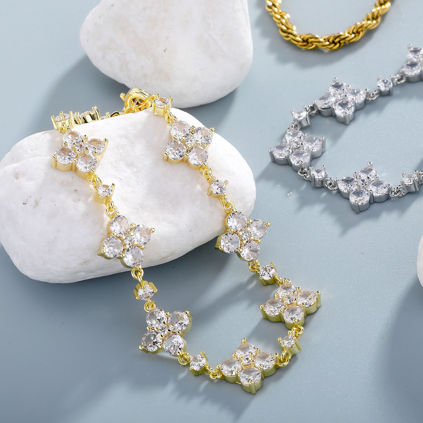 Veloura Bloom Bracelet - Image 5